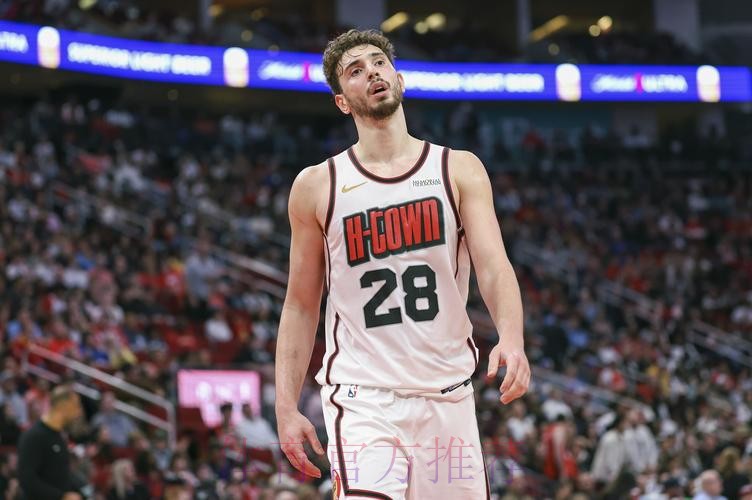 申京自信顶投三分命中，火箭目前全队三分10中3