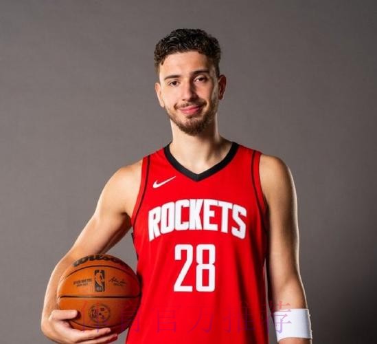 申京自信顶投三分命中，火箭目前全队三分10中3